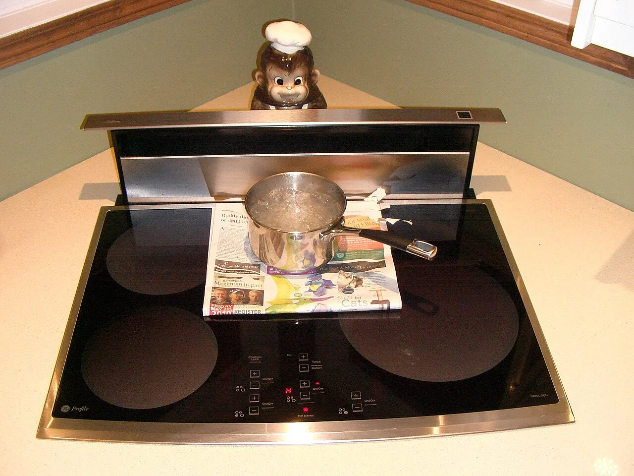 Plaques de cuisson : l’astuce de génie pour éliminer les traces blanches sans effort